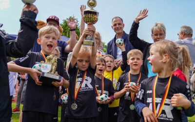 So sehen Sieger aus – 1. Platz bei der Mini-WM in Wipperfürth
