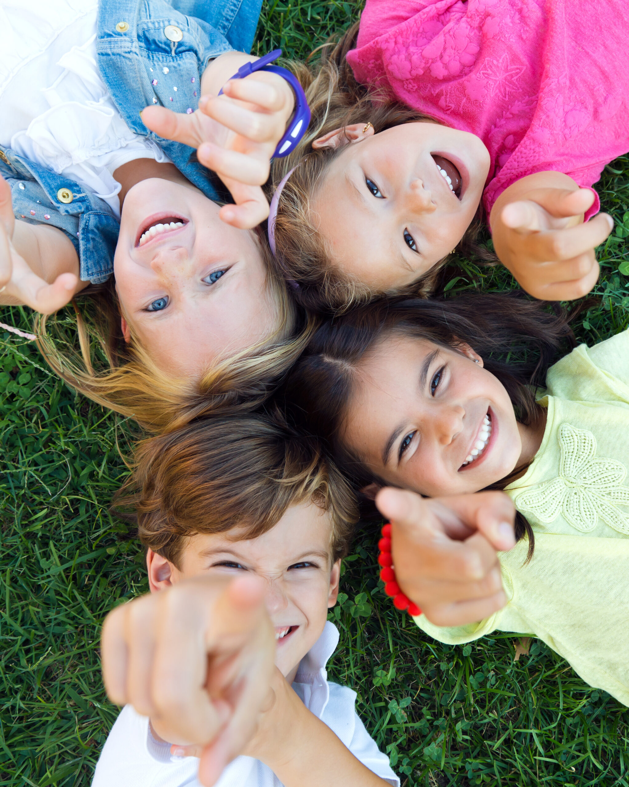 Group of childrens having fun in the park. Kita Klaswipper Kindergarten kinder scaled
